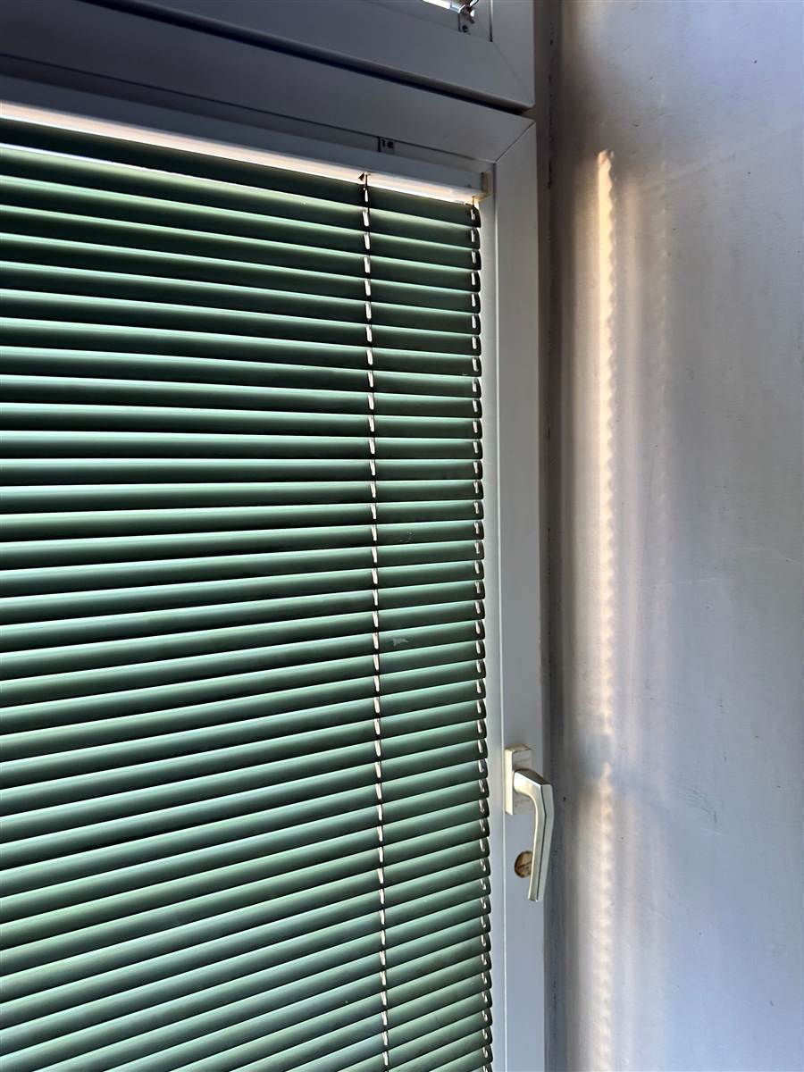 Jalousien nach der Reinigung – strahlend sauber